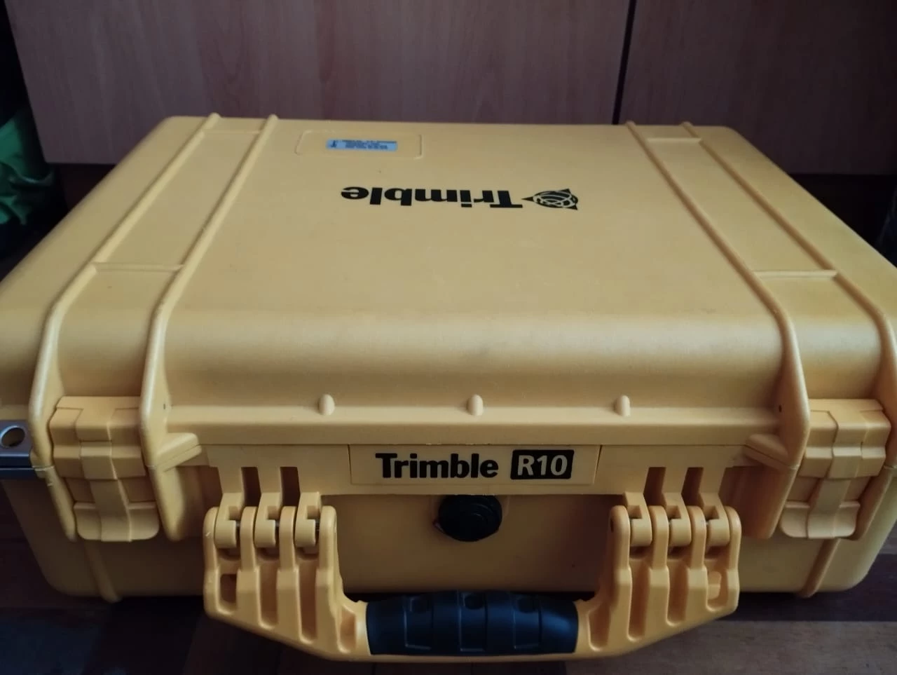 Trimble R10 GNSS Receiver Kit