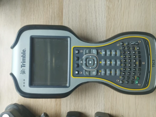 Trimble R10 GNSS Receiver with TSC3 Controller