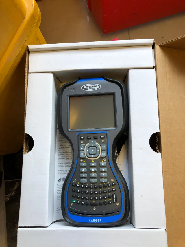 Trimble S6 3'' DR300 with Controller and Multitrack prism